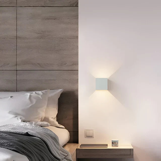 Trådlös vägglampa för inomhus- och utomhusbruk | LED-lampa med batteri och sensor | GlowCube