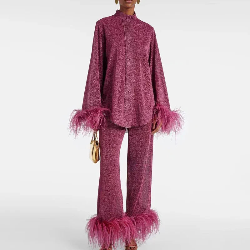 Glittrigt tvådelat damset med fjäderfåll, festoutfit
