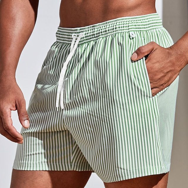 Randiga badshorts för herr med dragsko i midjan