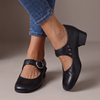 Pumps med remmar, spänne och vadderad innersula