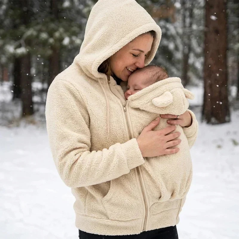 Mjuk fleecehoodie för bärande av bebis med framficka