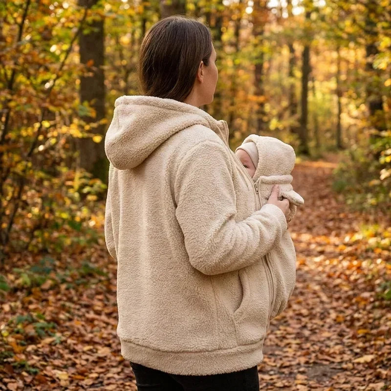 Mysig fleecehoodie för bärande av bebis med framficka