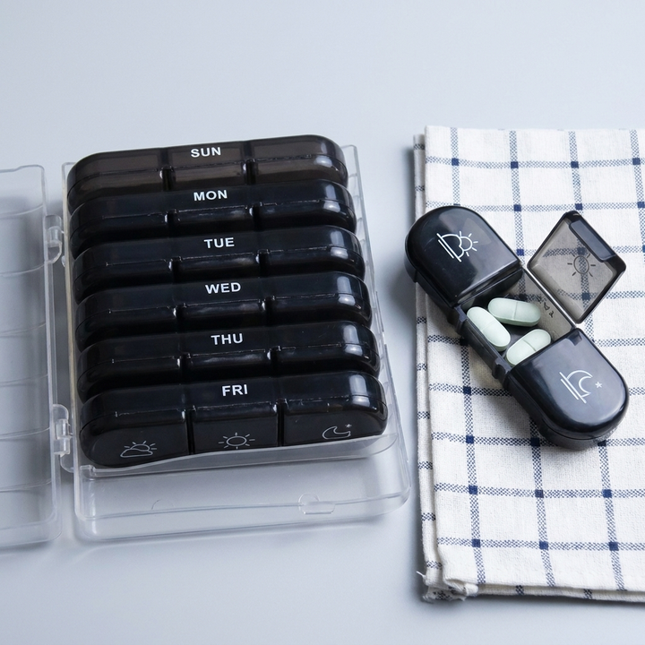 Stor medicinbox i plast med fack