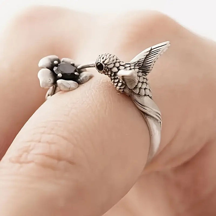 Kolibri & Blomma Ring – Justerbar öppen fågelring för kvinnor