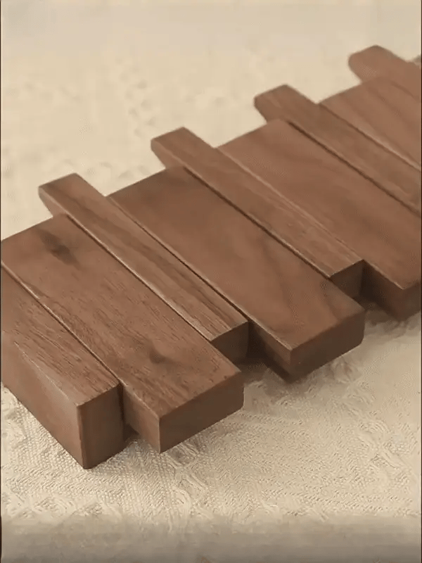 Primo | Klädhängare i trä i pianoform | Elegant design | Hållbart trä
