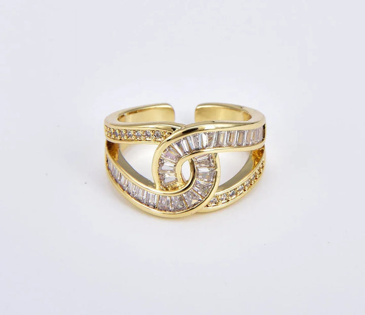 Knuten ring i roséguld med diskreta detaljer