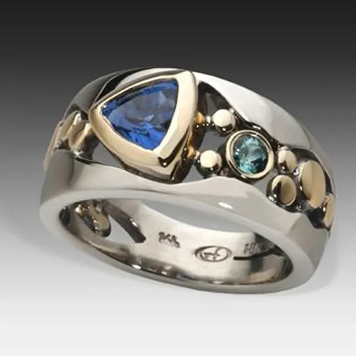 Elegant ring i vitguld med antik isten