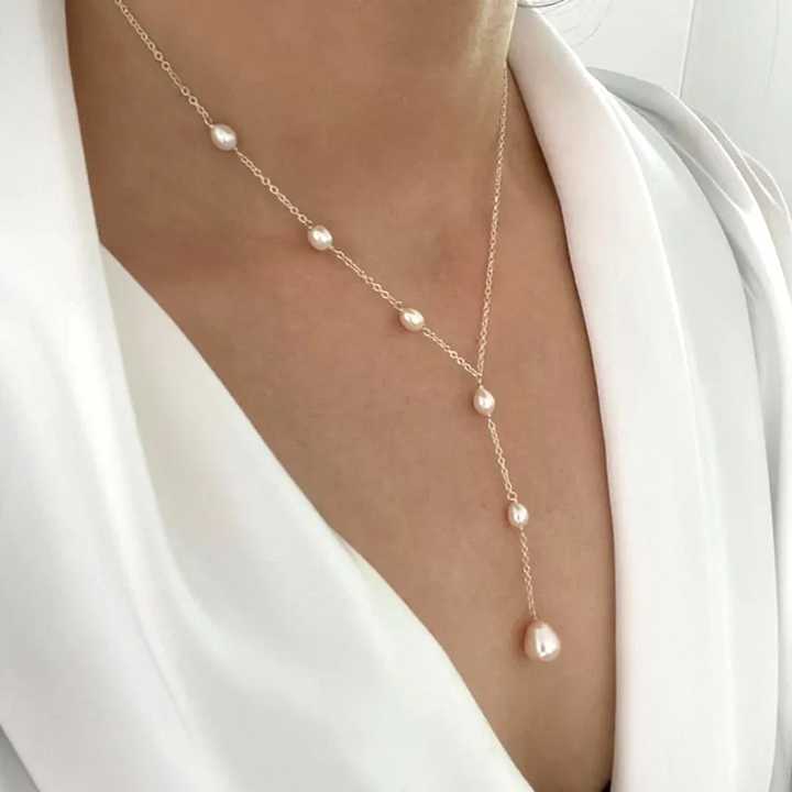 Elegant silverhalsband med vintagehänge