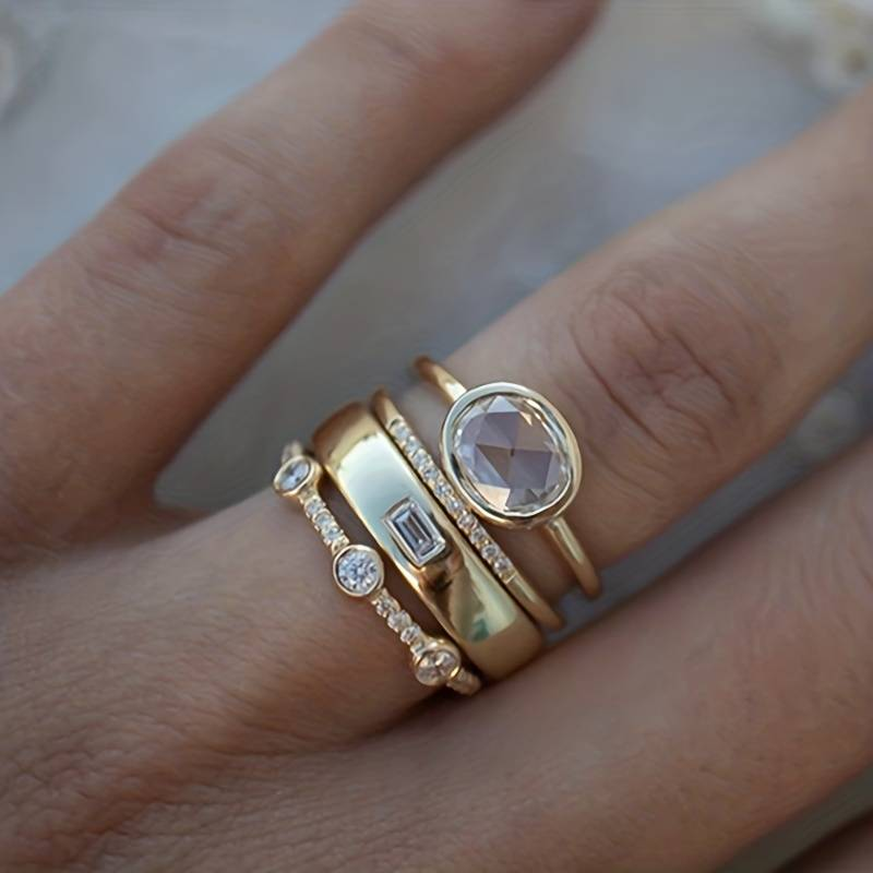 Elegant guldring med zirkonia i vintagestil
