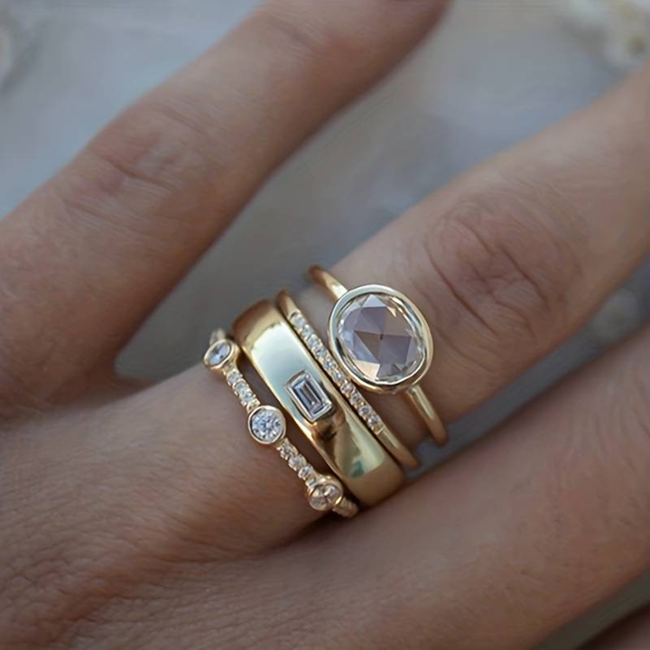 Elegant guldring med zirkonia i vintagestil