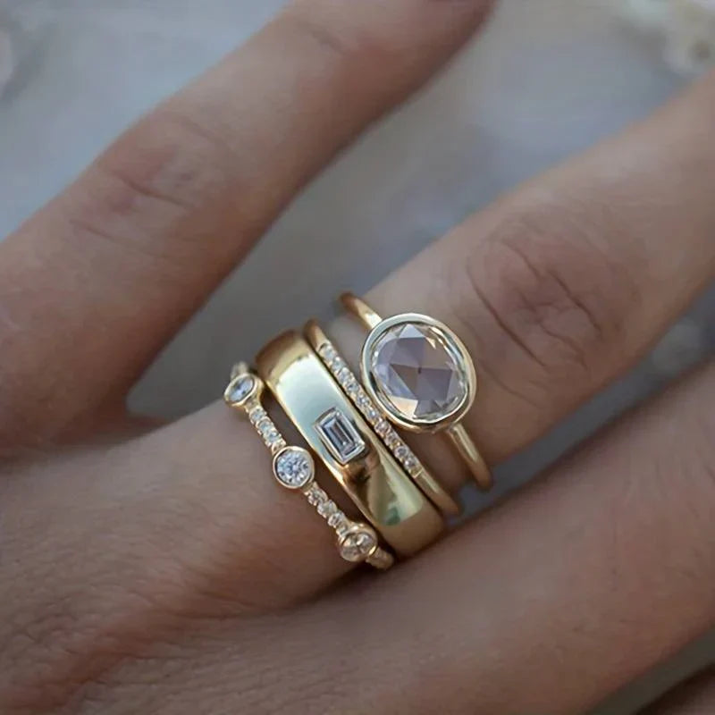 Elegant guldring med zirkonia i vintagestil
