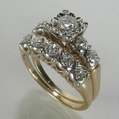 Elegant guldring med förfinade detaljer