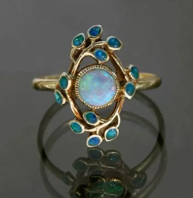 Elegant ring med blå zirkonia och vintageutstrålning