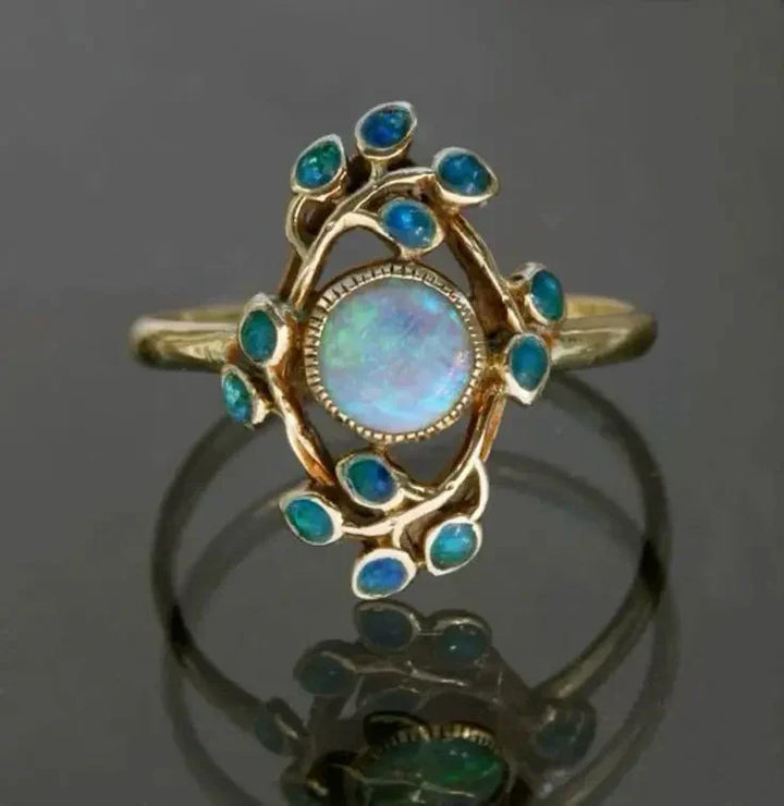 Elegant ring med blå zirkonia och vintageutstrålning