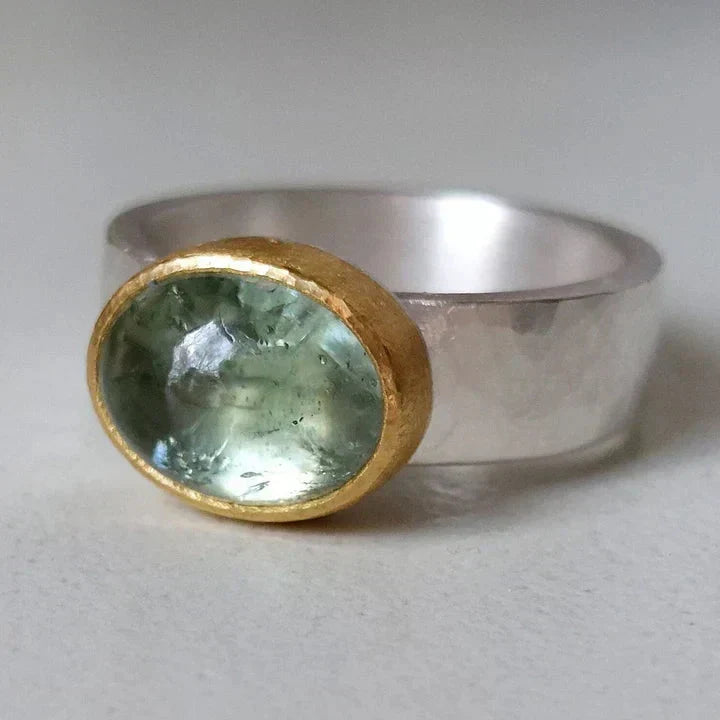 Elegant grön zirkoniaring