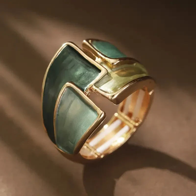 Elegant guldring med blad