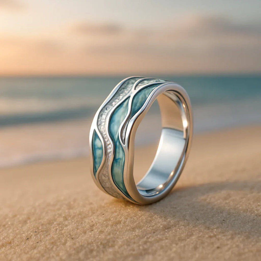 Vågig ring i vitguld