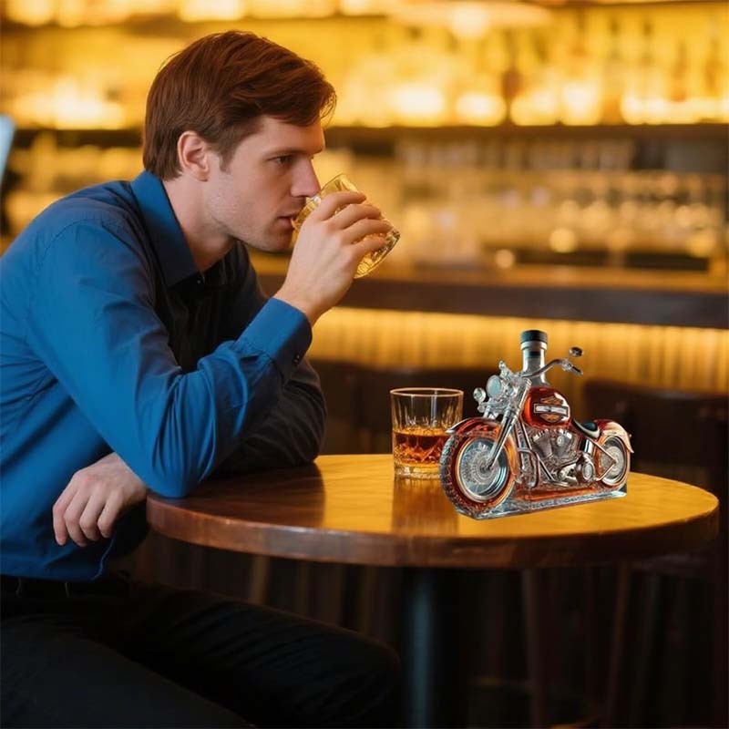 Whiskeykaraff i form av en Harley-motorcykel för hembaren