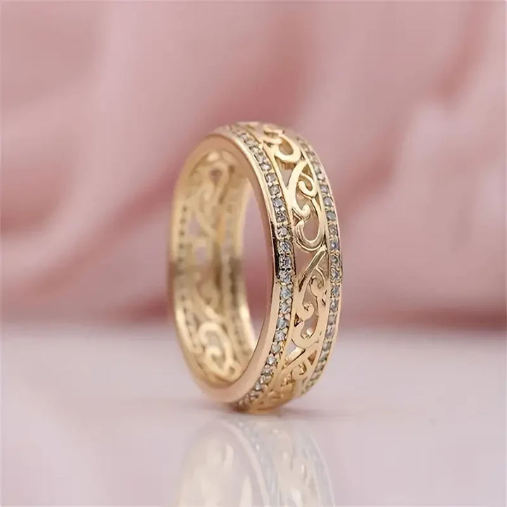 Mjuk guldring med elegant ihålighet