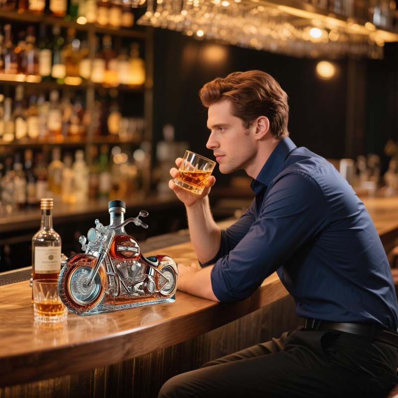 Whiskeykaraff i form av en Harley-motorcykel för hembaren