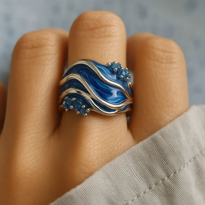 Elegant guldring med vågmotiv