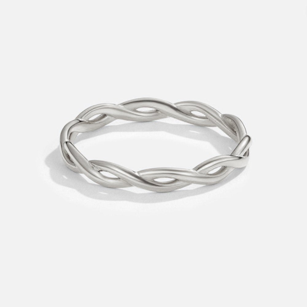 Oändlig vriden silverring