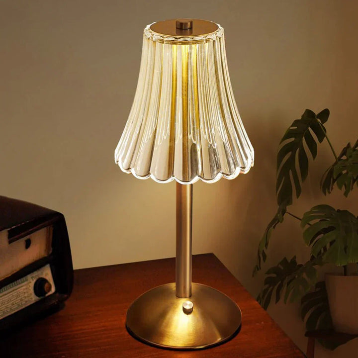 Elegant LED-bordslampa med lampskärm i kristall och guldfinish – touchtändning