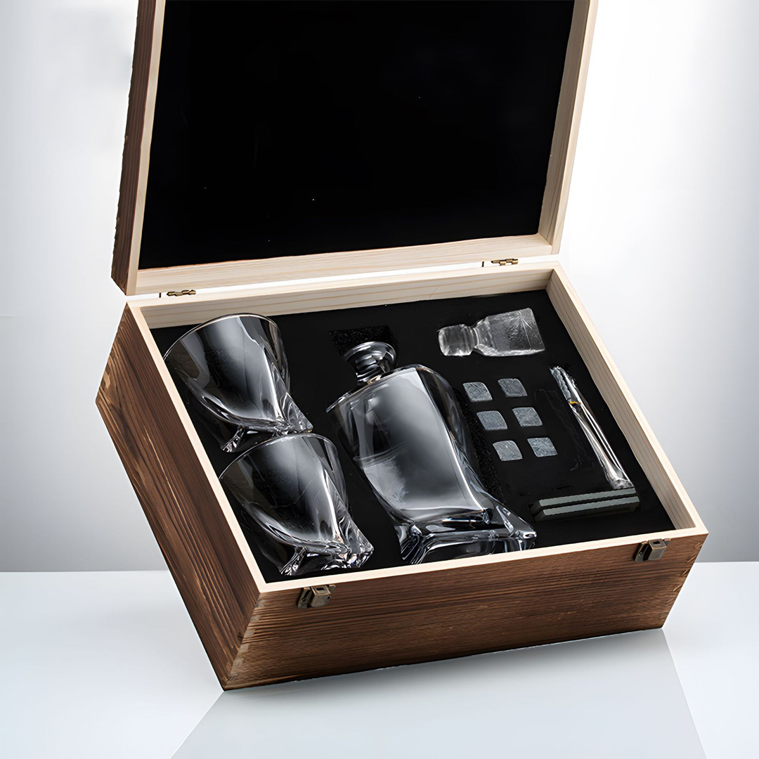 Lyxig karaff- och glasset av kristall – WhiskeyWave