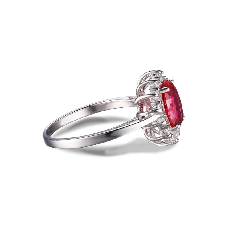 Elegant ring i vitguld med rubinhalo