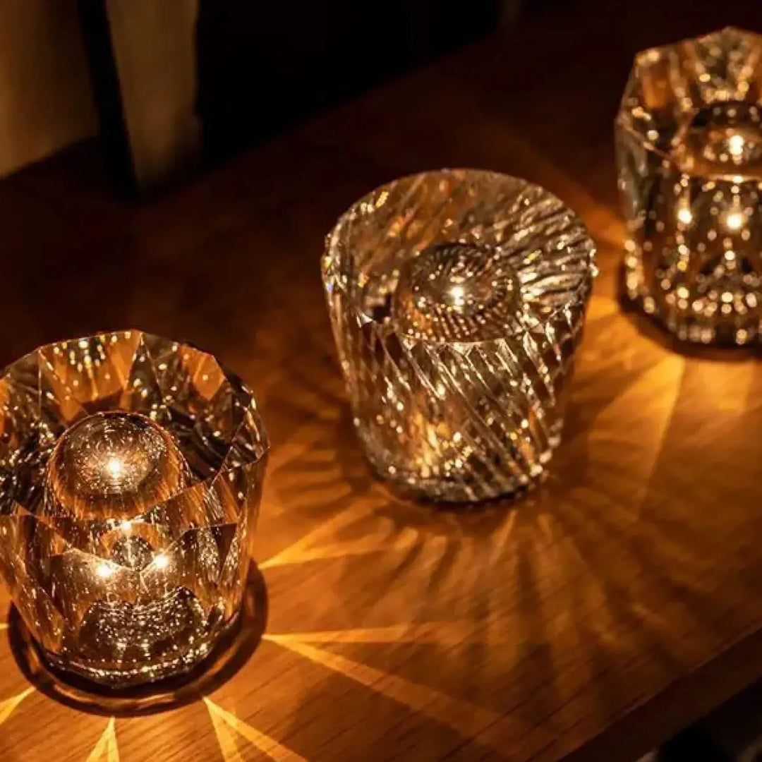VÉLORIA kristallbordslampa | Diamantformad design & 360° ljusspel | Sladdlös & USB-laddningsbar | Upp till 12 timmars ljustid