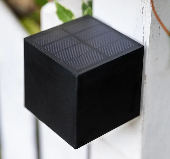 Luxe solcellsdriven LED-vägglampa | Sladdlös | IP65 | Utomhus | Svart
