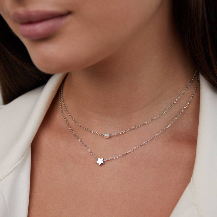 Förfinat silverhalsband med stjärnor och pärlor