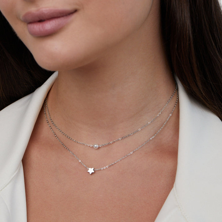 Förfinat silverhalsband med stjärnor och pärlor