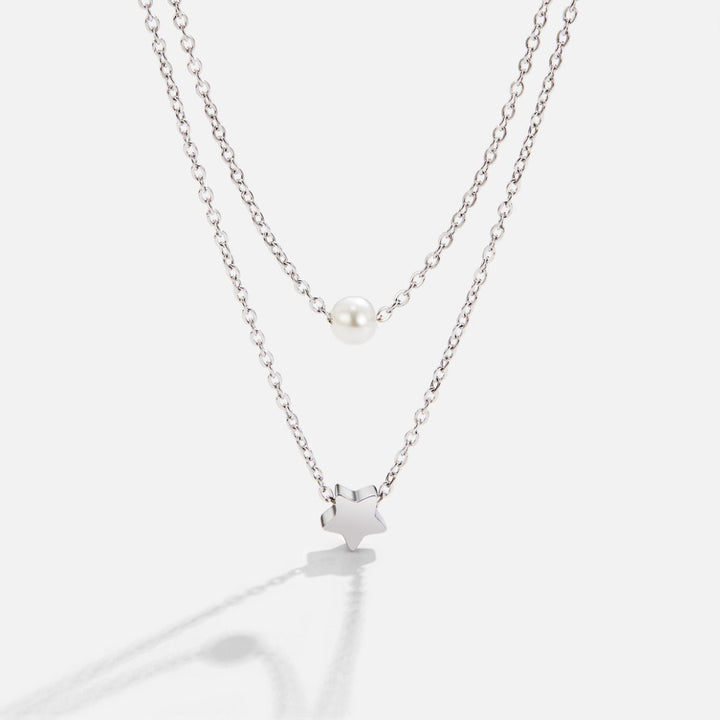 Förfinat silverhalsband med stjärnor och pärlor