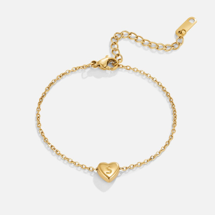 Armband med hjärta och bokstav