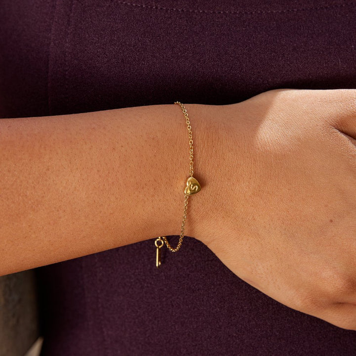 Armband med hjärta och bokstav