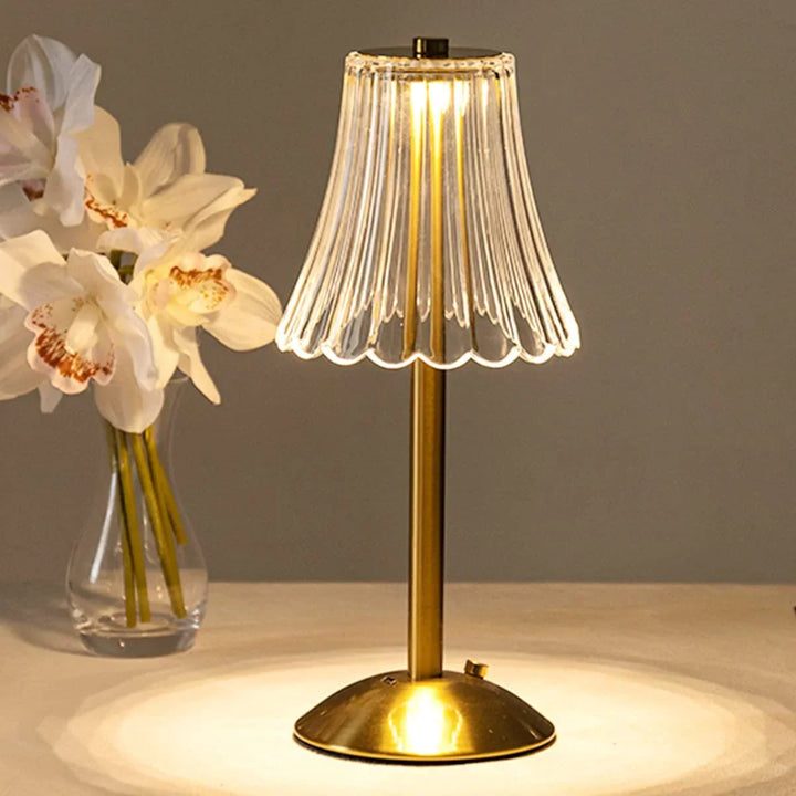 Elegant LED-bordslampa med lampskärm i kristall och guldfinish – touchtändning