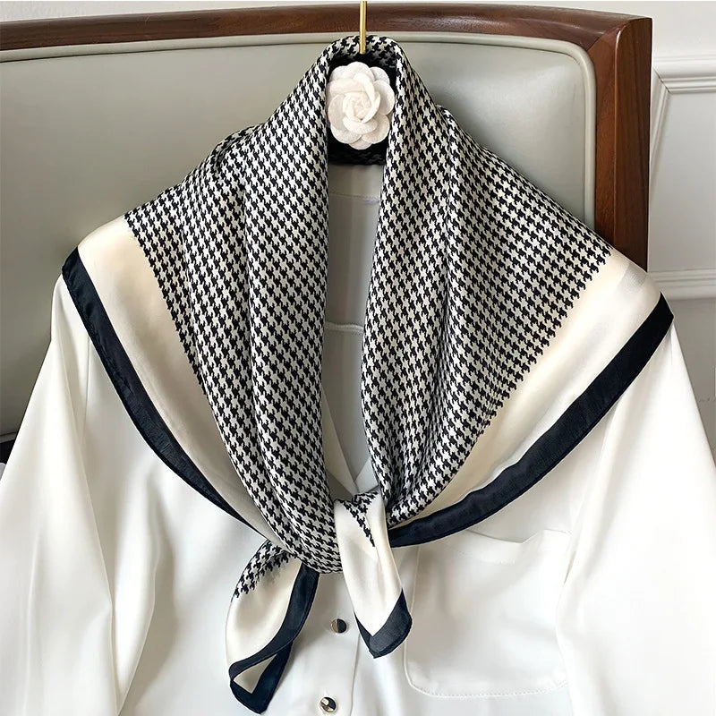 Faiha sidenscarf | Lyx & elegans | Randigt mönster