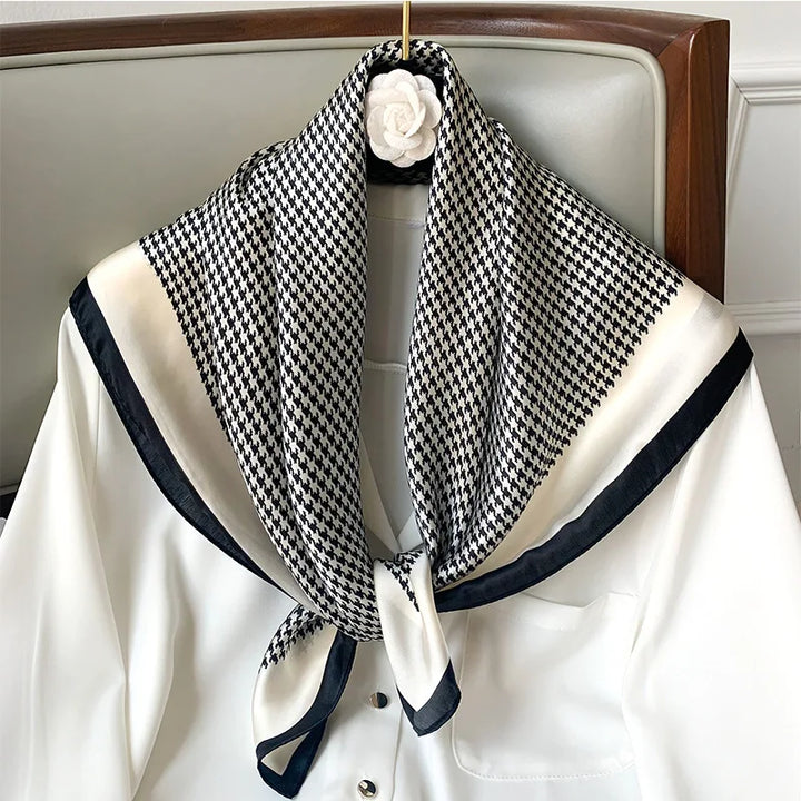 Faiha sidenscarf | Lyx & elegans | Randigt mönster