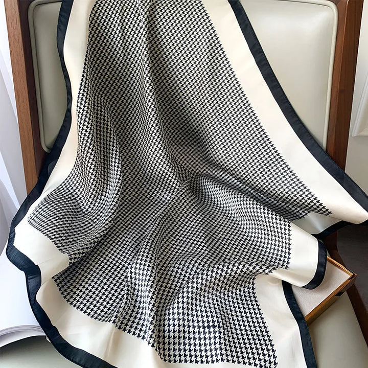 Faiha sidenscarf | Lyx & elegans | Randigt mönster