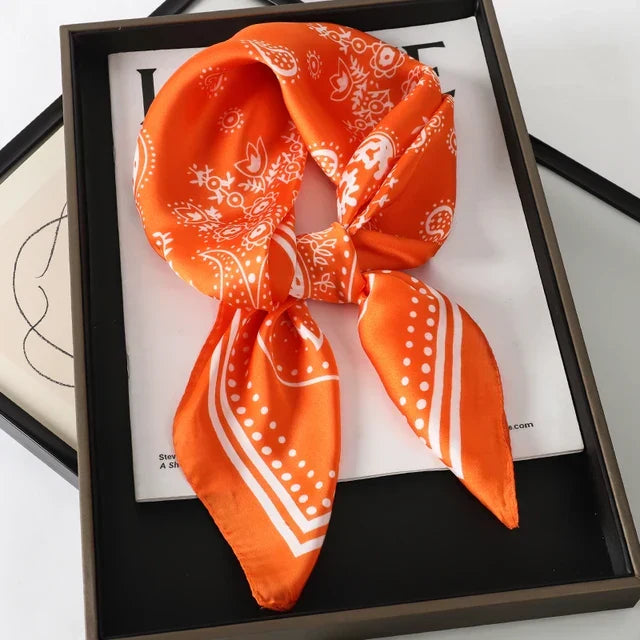 Sidenscarf - Lyxig satinaccessoar | Randmönster