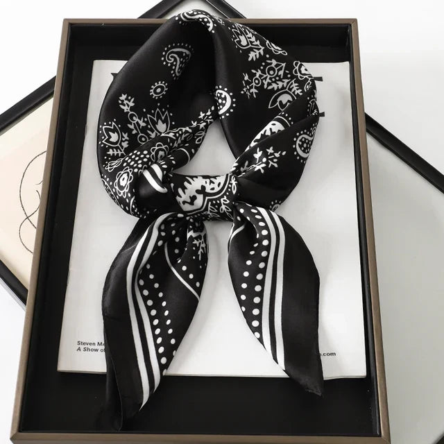 Sidenscarf - Lyxig satinaccessoar | Randmönster