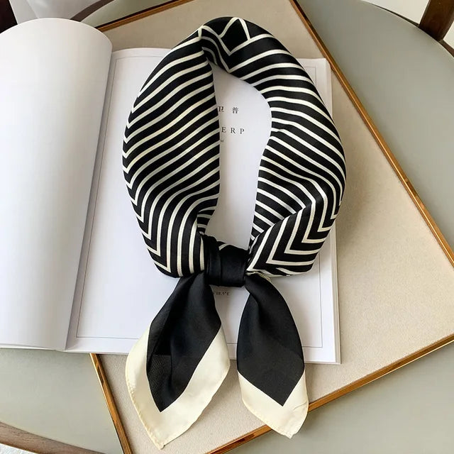Sidenscarf - Lyxig satinaccessoar | Randmönster