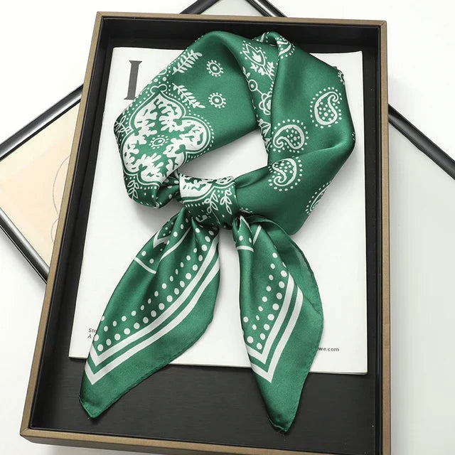 Sidenscarf - Lyxig satinaccessoar | Randmönster
