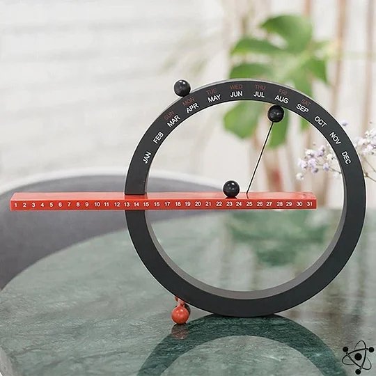 Tyst och tidlös magnetisk kalender - Calméon