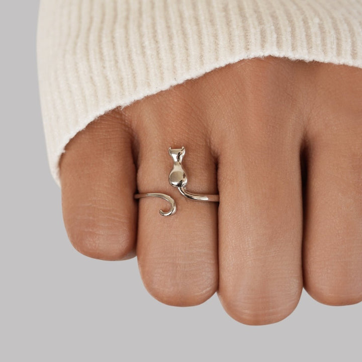 Silverring med en förfinad måne