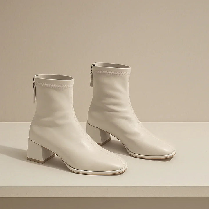 Ankelboots dam i läder med blockklack och fyrkantig tå
