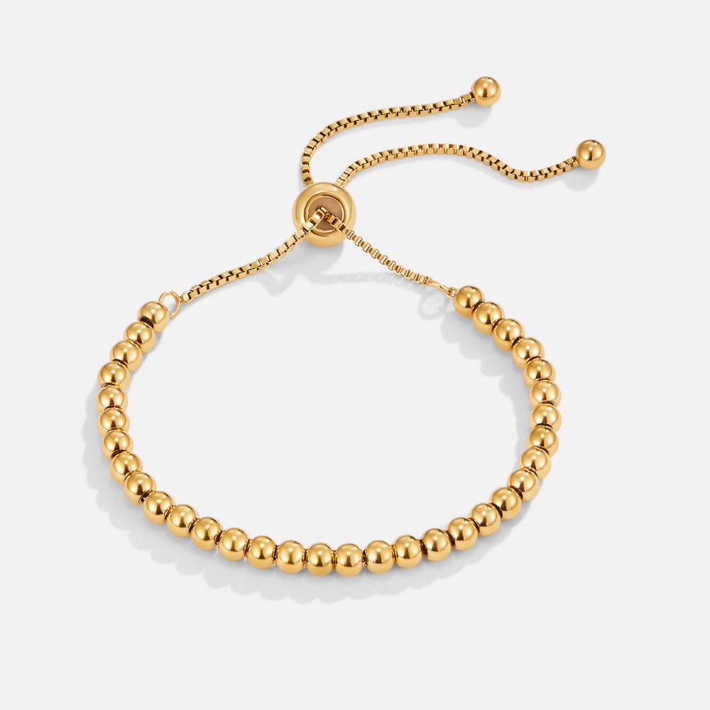 Elegant armband i guld med pärldetaljer