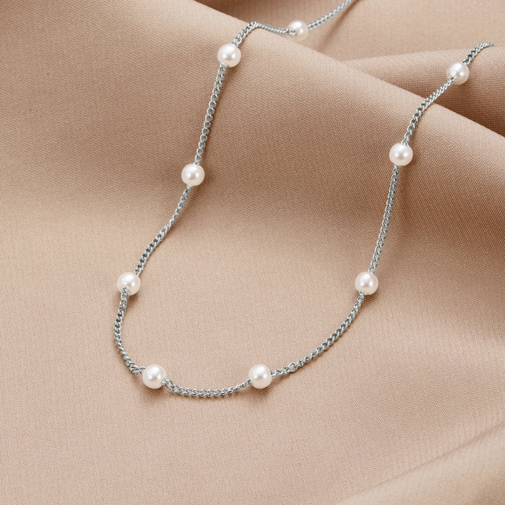 Elegant silverhalsband med pärla och förfinade detaljer