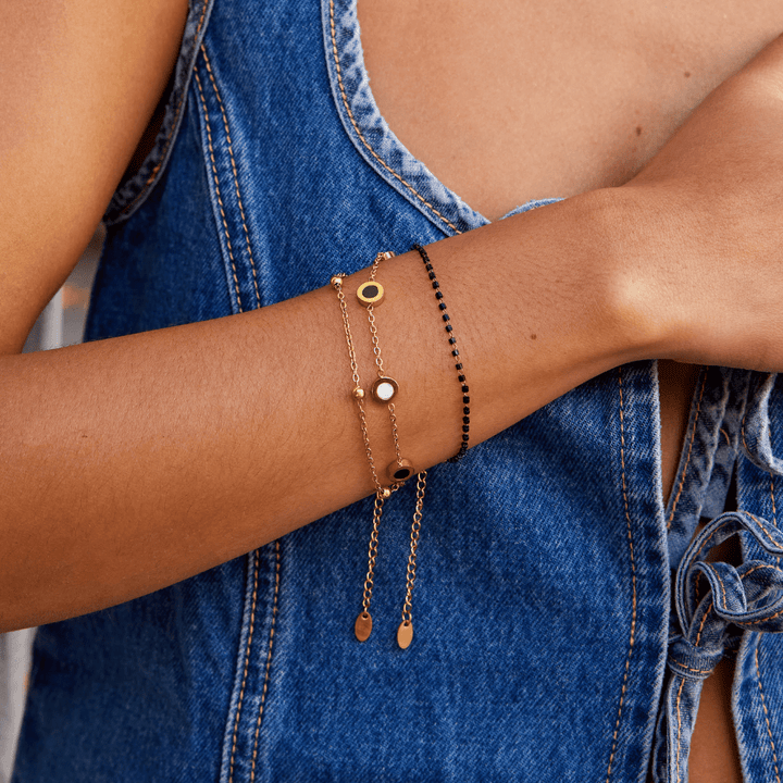 Elegant armband med onyx och vit sten